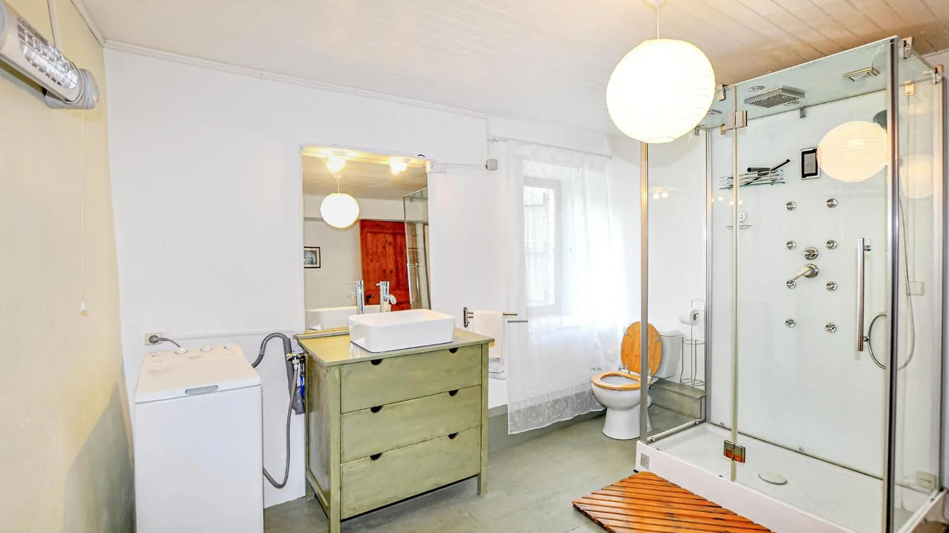 Cozy Home In Dun With Kitchen Holiday home