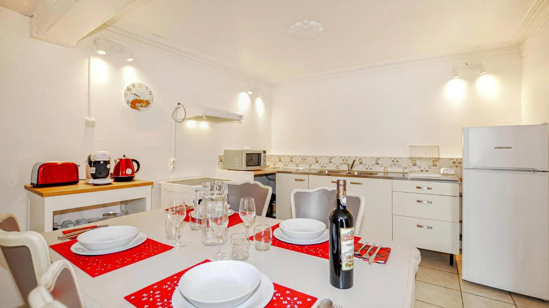 Cozy Home In Dun With Kitchen 펜션