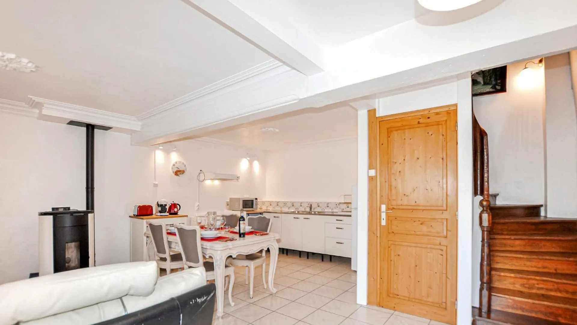 Cozy Home In Dun With Kitchen Holiday home