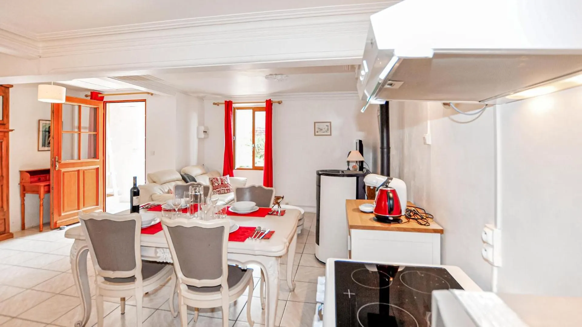 Holiday home Cozy Home In Dun With Kitchen