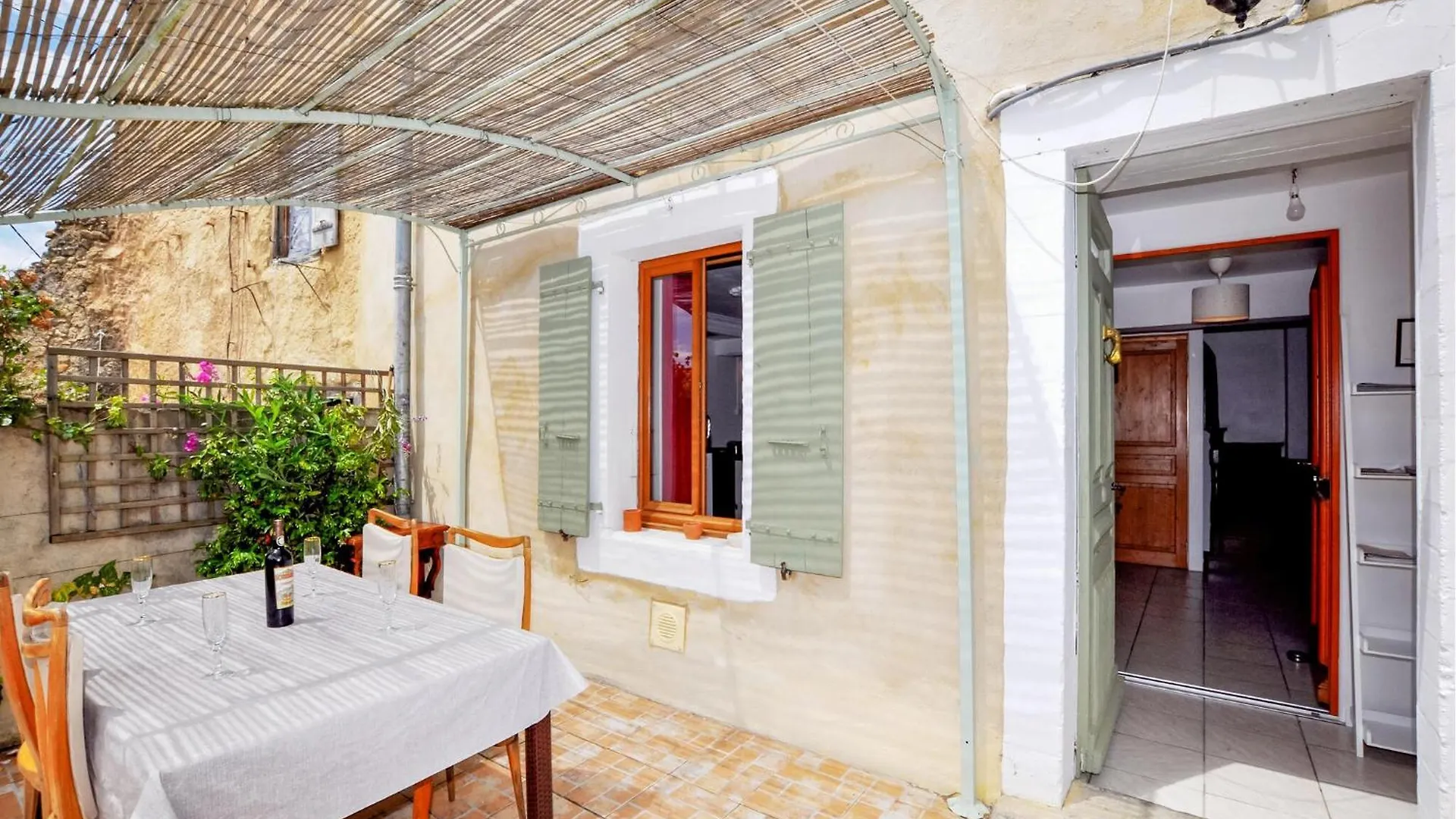 Cozy Home In Dun With Kitchen Holiday home